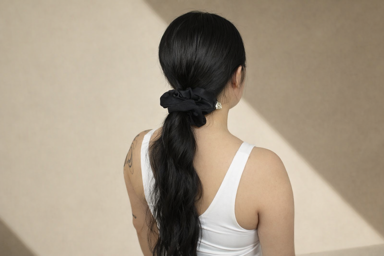 Premium Chic Scrunchie - Power Sateen Black